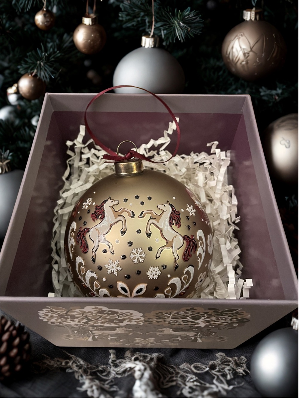 VERA BRADLEY 2023 Enchantment Neutral Christmas Ornament Gold Horse Snowflake - Picture 4 of 9